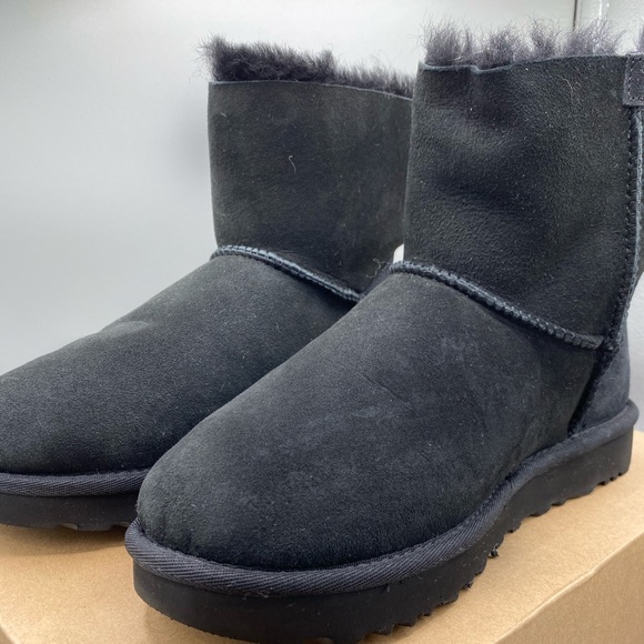 Brand New UGG Arielle Booties - Picture 4 of 6